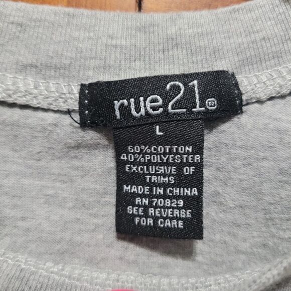 Rue 21 Grey crop with embroidery dragon - Picture 3 of 3